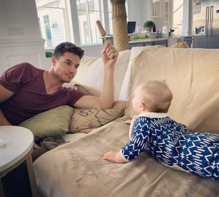 Robbie Amell son 